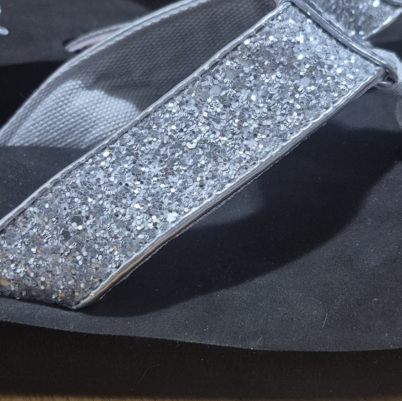 Yellow Box Black Sandals with Silver Glitter Straps Womens Size 9 - Picture 4 of 11